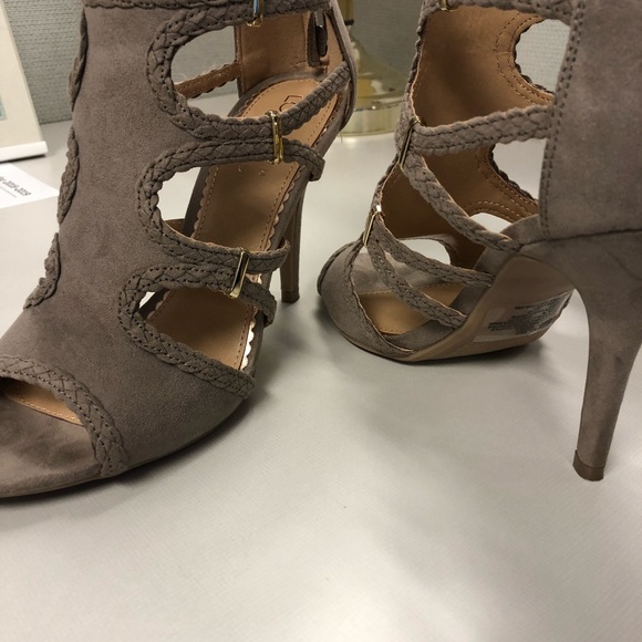 Heels - Picture 4 of 5